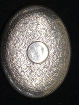 A hallmarked for Birmingham 1902 silver snuff box with blank cartouche, maker Deakin & Francis, 86g
