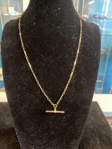 A 9ct gold chain and T-bar 6.32g. Chain length 52cm overall.