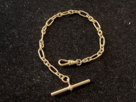 A 9ct gold fob chain and T-bar 7.42g. Chain length 19cm overall.