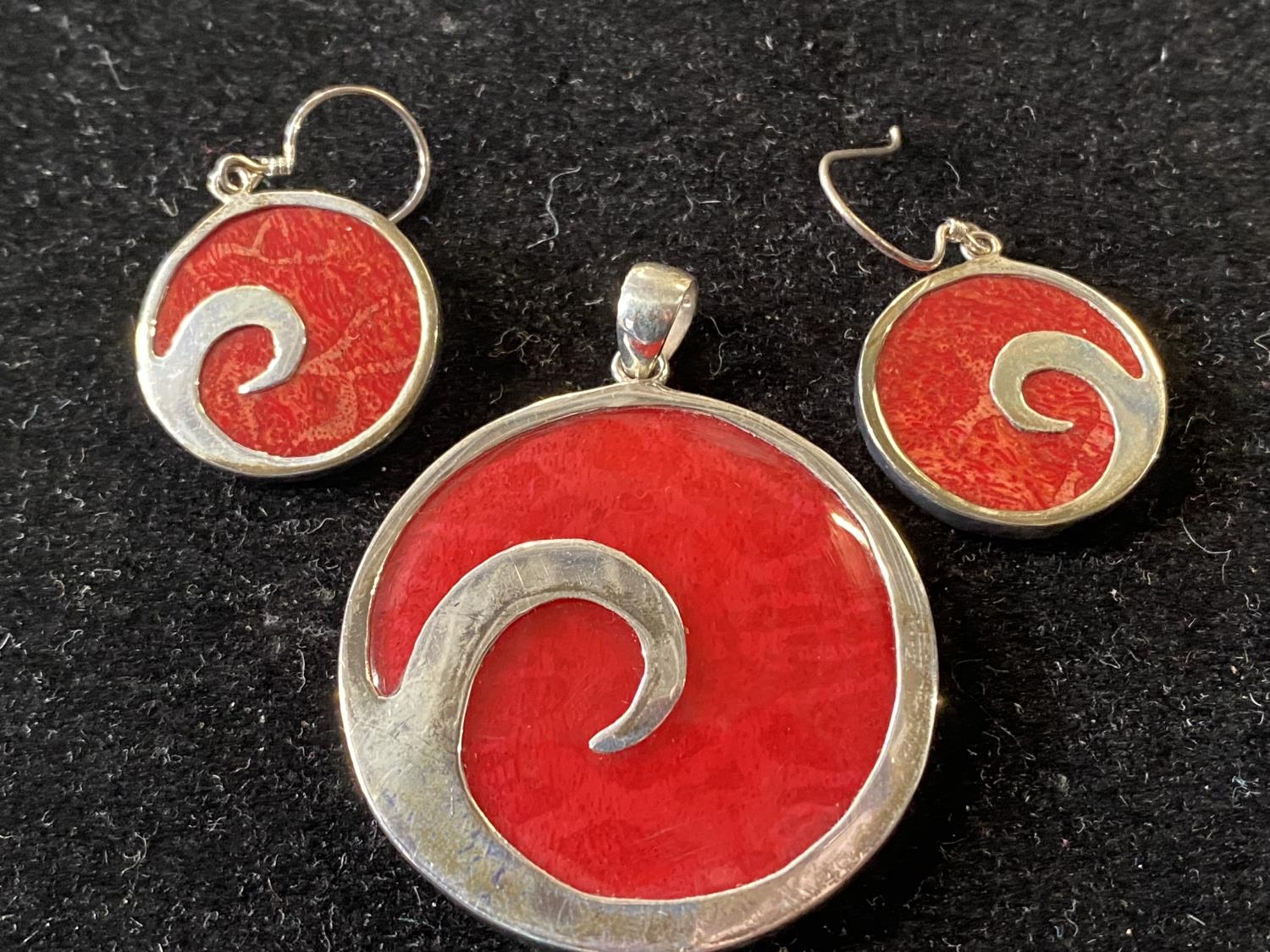 A 925 earring and pendant set