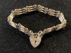 A hallmarked silver gate bracelet 10.81g