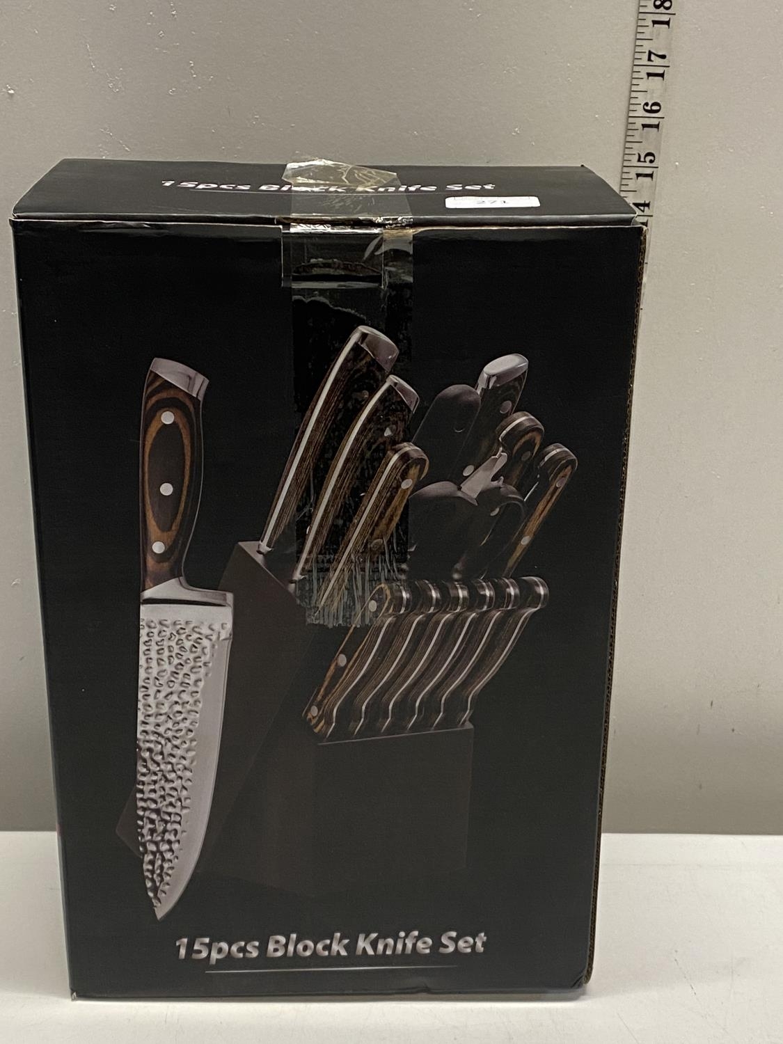 A boxed 15 piece knife set (unchecked)