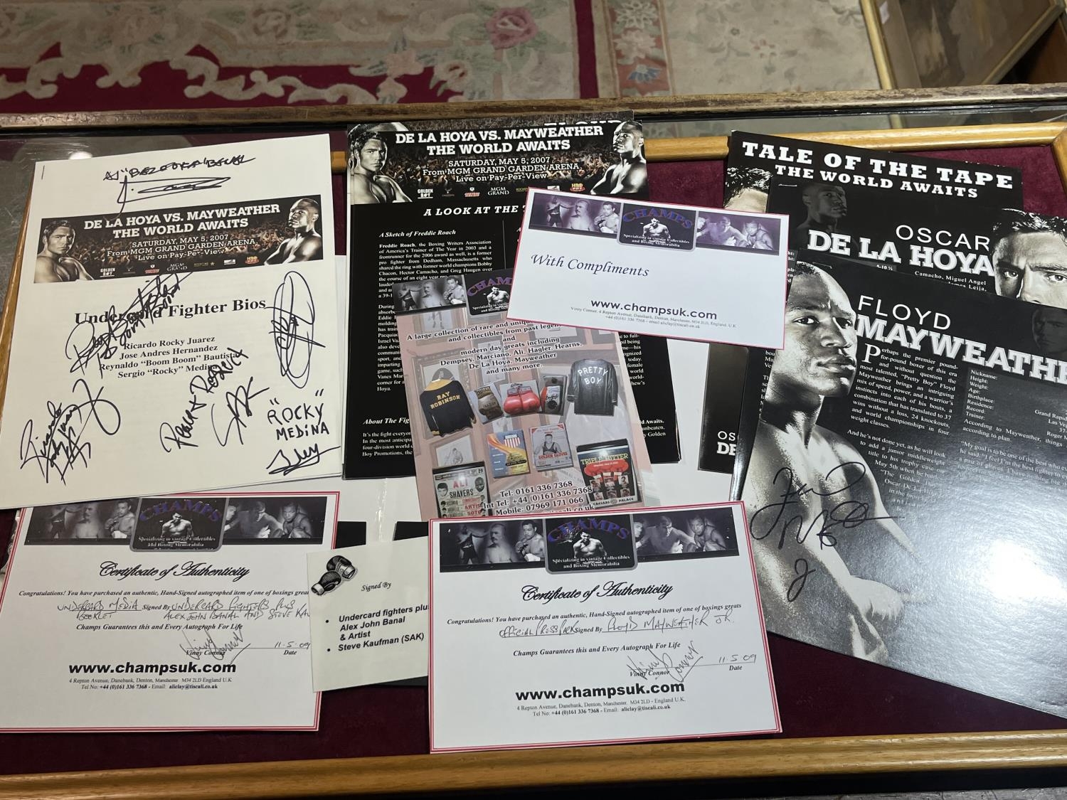 A hand signed Oscar de la Hoya VS Floyd Mayweather Junior media pack with hand signed contents and - Image 2 of 2