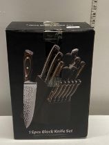 A boxed 15 piece knife set (unchecked)