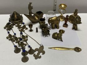 A job lot of assorted brassware