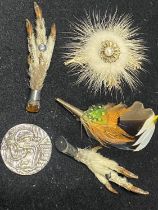Five assorted vintage brooches including a 925 silver brooch