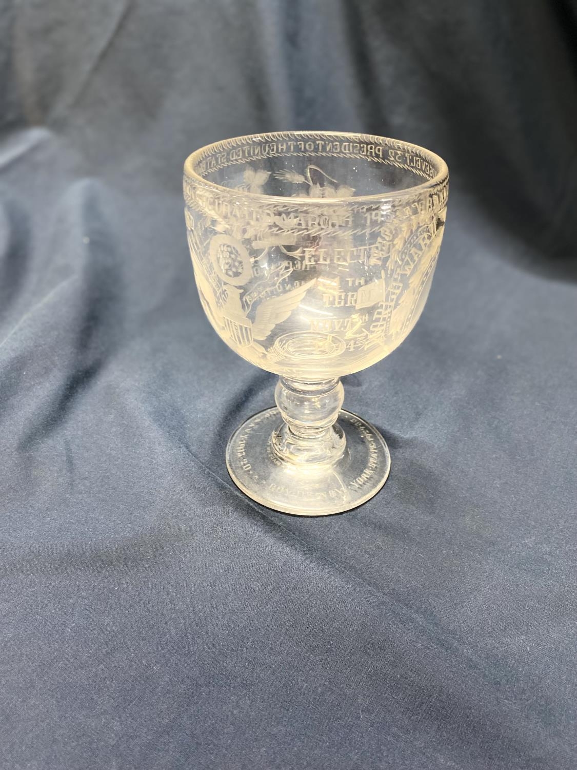 A large American limited edition glass chalice celebrating Franklin D Roosevelt 32nd President of - Image 4 of 4