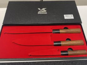 A boxed big sunny knife set (unchecked)