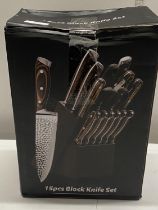 A 15 piece kitchen knife set (unchecked)