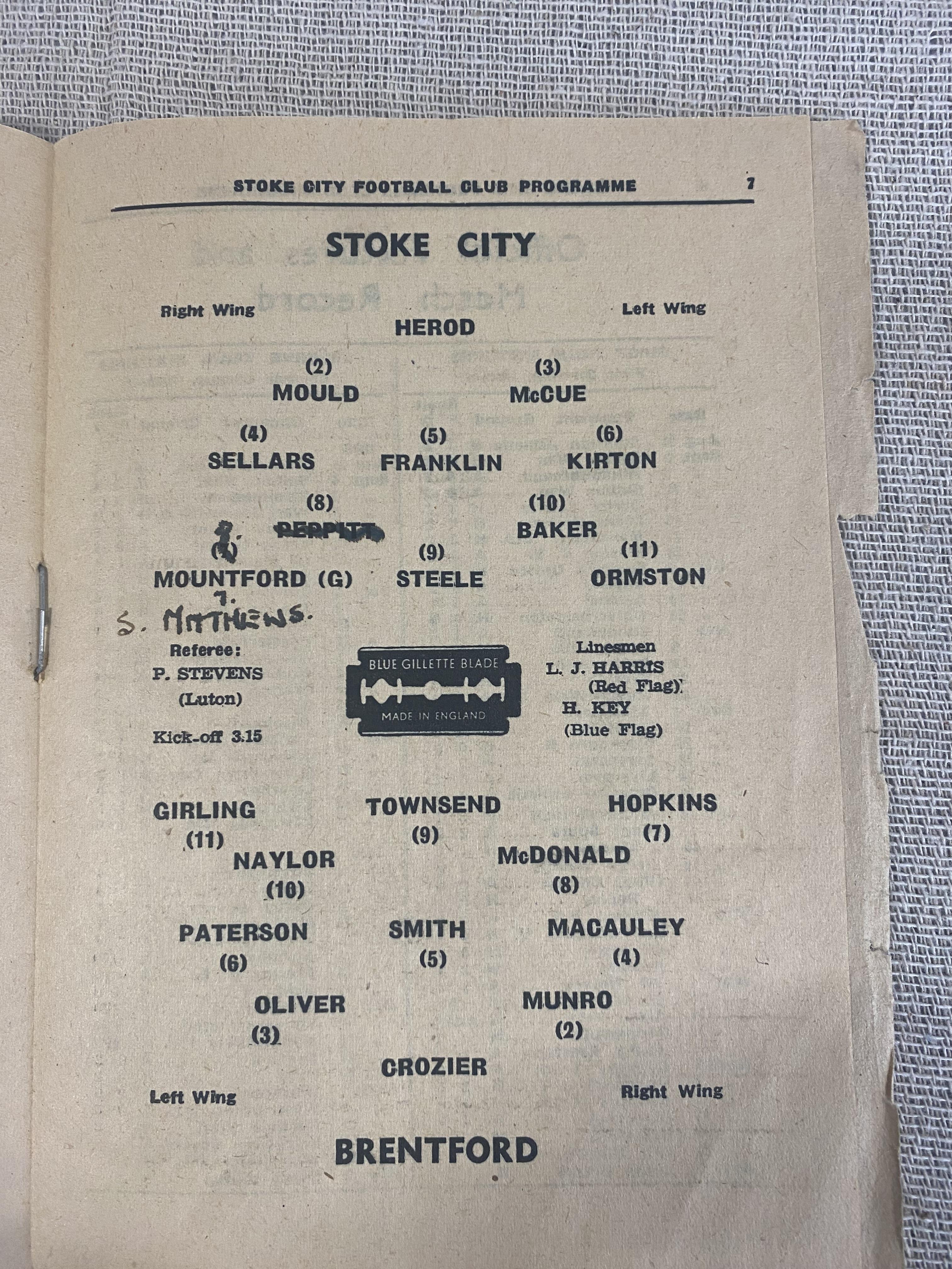 A selection of 1940's football programmes - Image 8 of 12