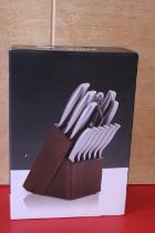 A Eight piece knife block set (unchecked)