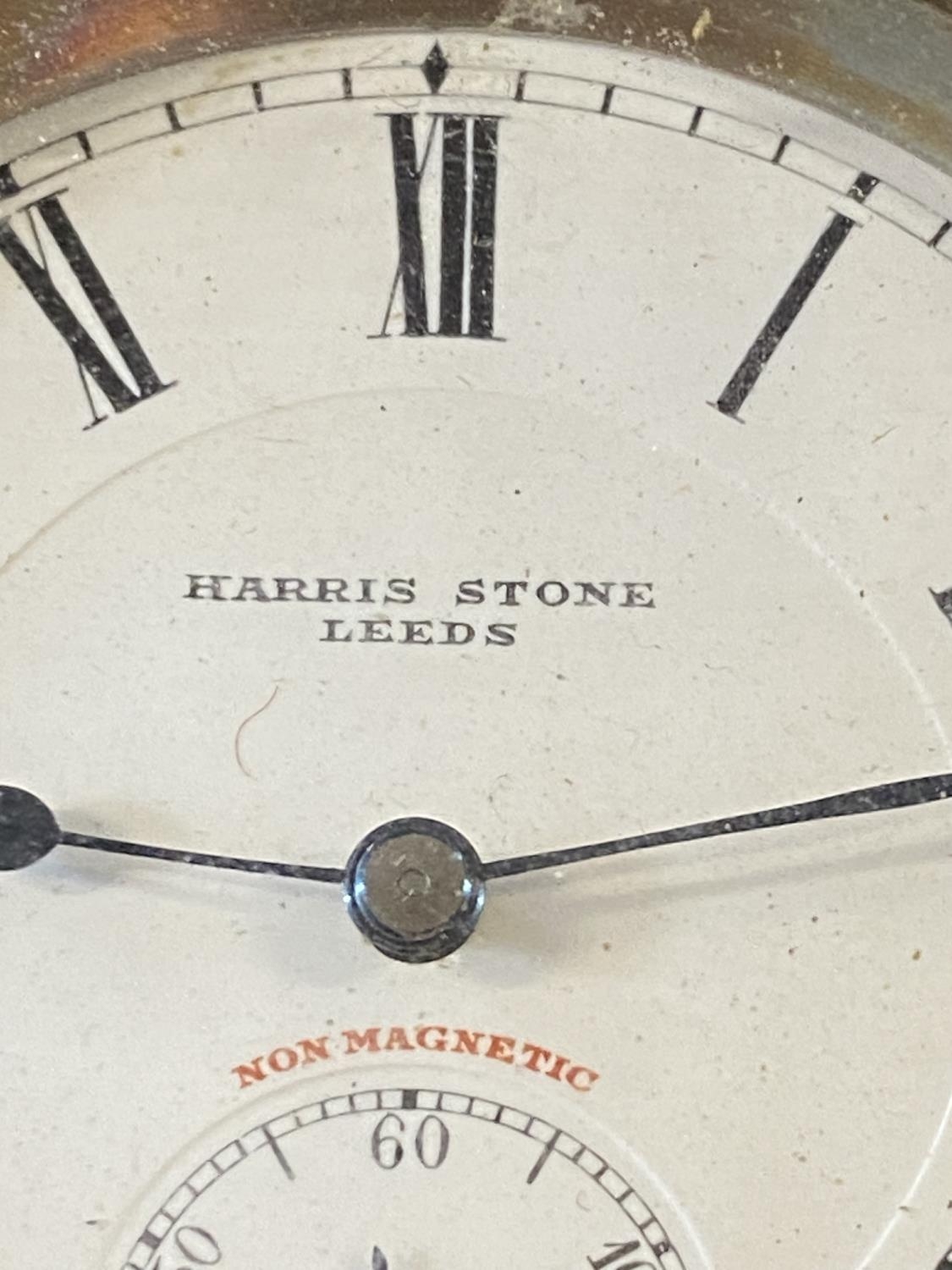 A hallmarked silver pocket watch with key retailed by Harris Stone of Leeds (not running) - Bild 2 aus 4