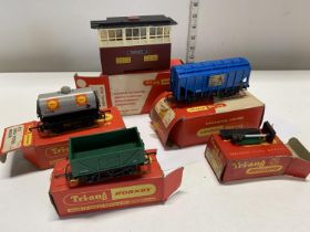 A selection of assorted Tri-ang Hornby carriages and accessories