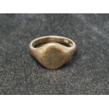A 9ct Gold signet ring. Size W. 8.74g