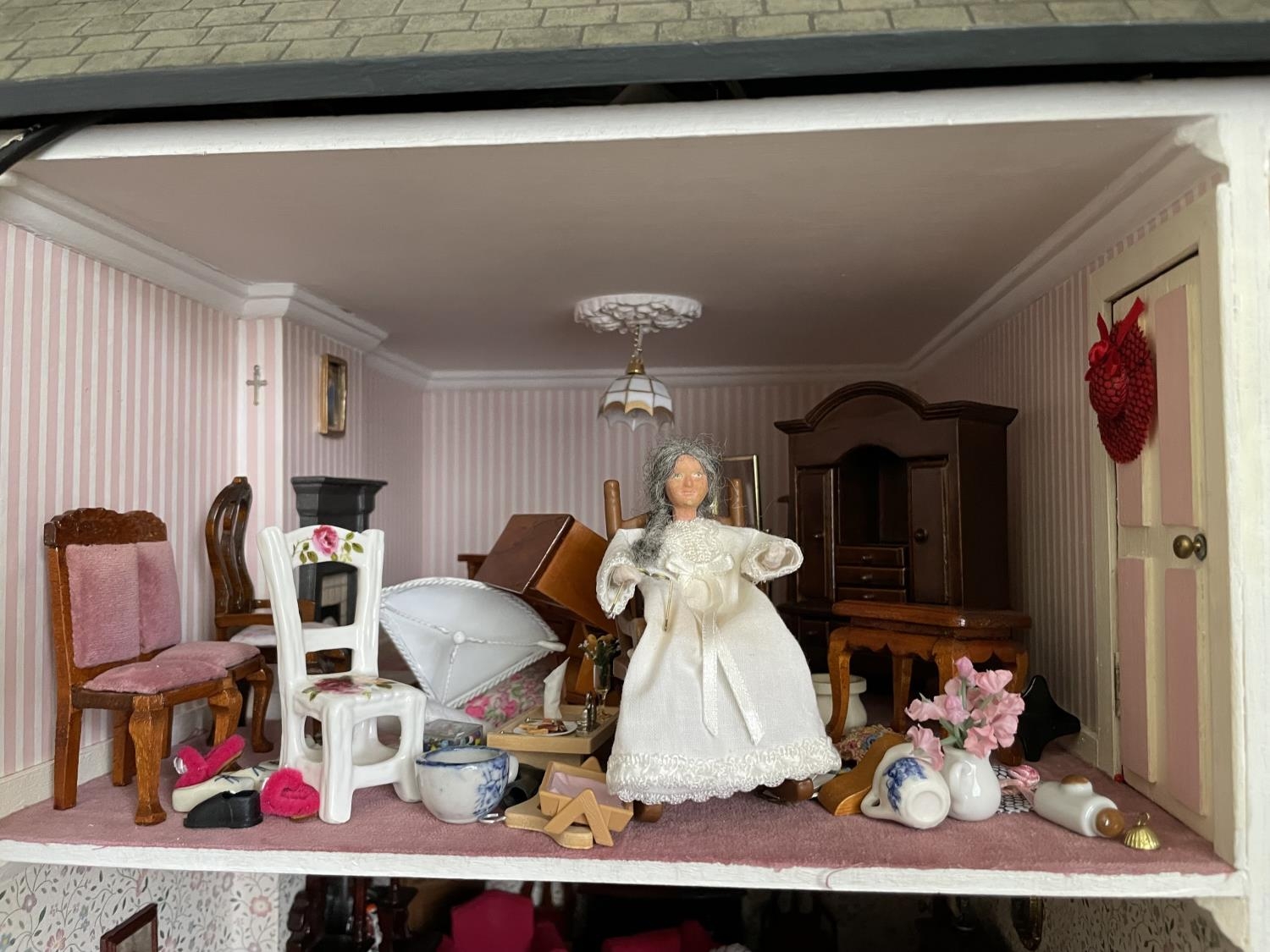 A large vintage dolls house. complete with furniture for each room. 87x95x44cm .Shipping unavailable - Image 4 of 7