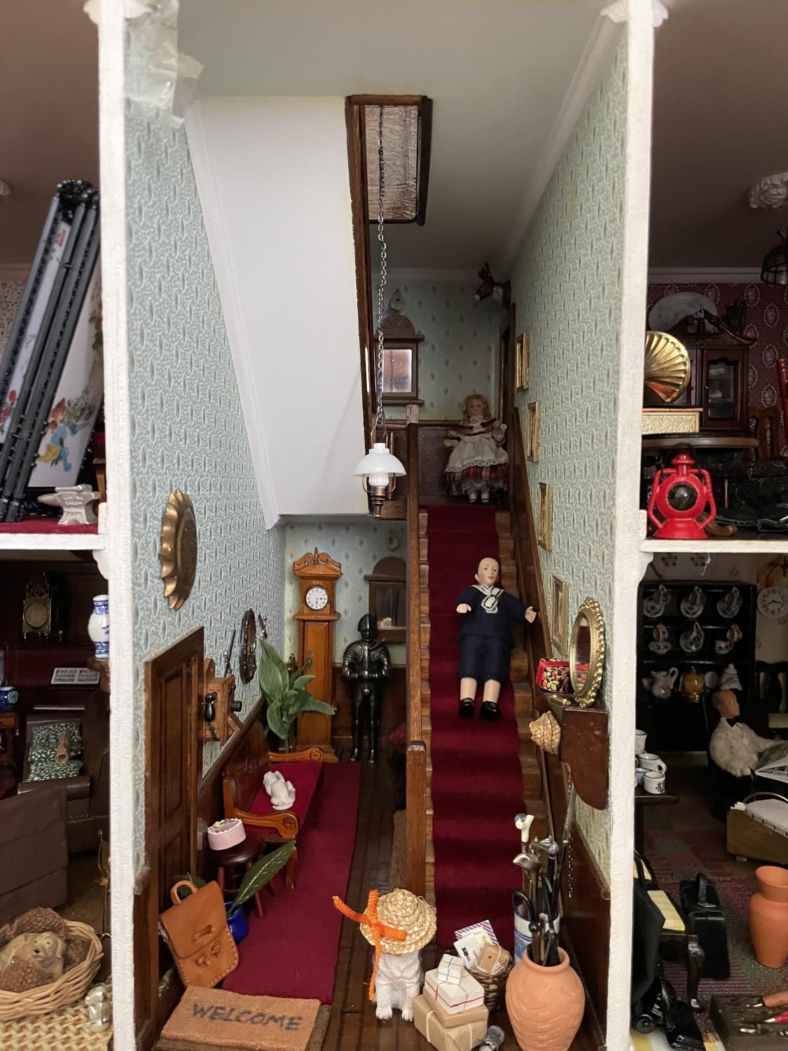 A large vintage dolls house. complete with furniture for each room. 87x95x44cm .Shipping unavailable - Image 5 of 7