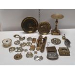 A good selection of brassware's. Shipping unavailable