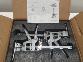 A boxed lever arm lifter (unchecked), shipping unavailable