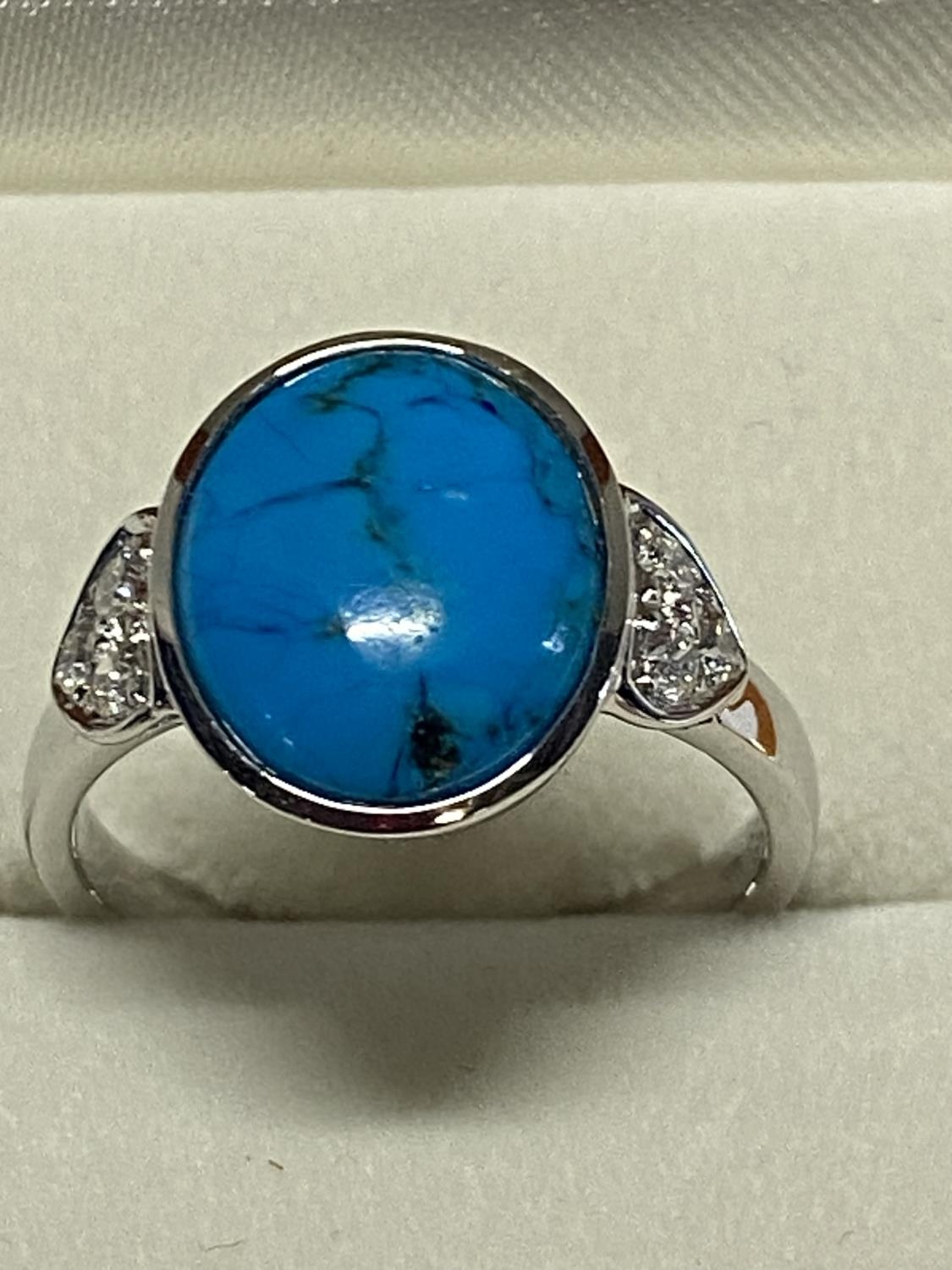 A hallmarked 18ct gold and turquoise ring. 3.93 grams total weight. Size M - Image 2 of 4