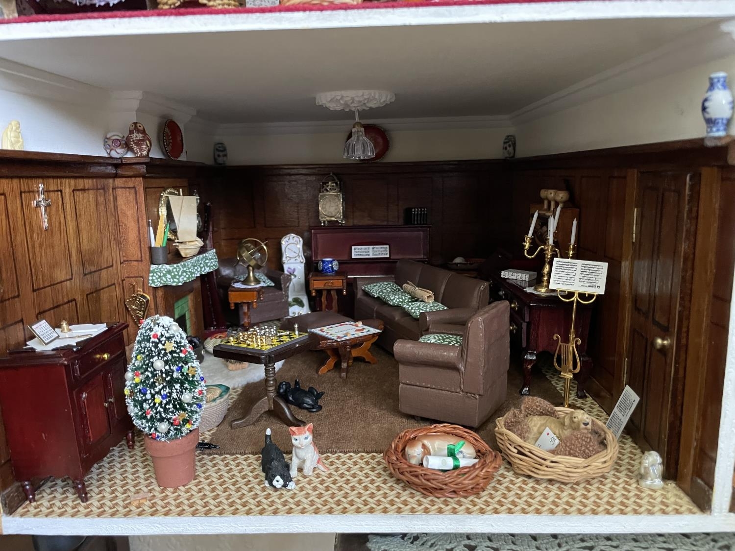 A large vintage dolls house. complete with furniture for each room. 87x95x44cm .Shipping unavailable - Image 3 of 7