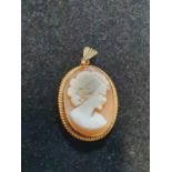 A 9ct Gold cameo pendant. 3.14g