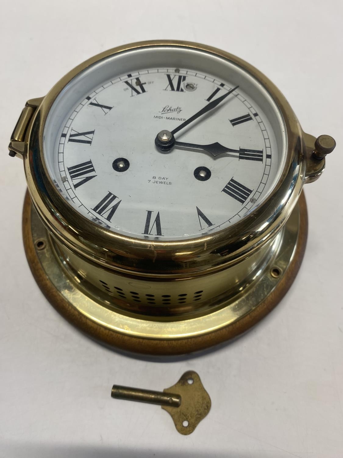 A Schatz ship clock midi-mariner clock with key