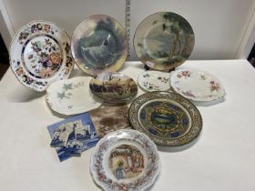 A assortment of collectors plates including Royal Doulton, Bramley Hedge and other.Shipping