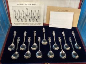 A cased set of thirteen hallmarked silver Apostle spoons 'Elizabethan seal top spoons' approx