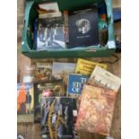 A job lot of auction catalogues and books all relating to artists and paintings, shipping