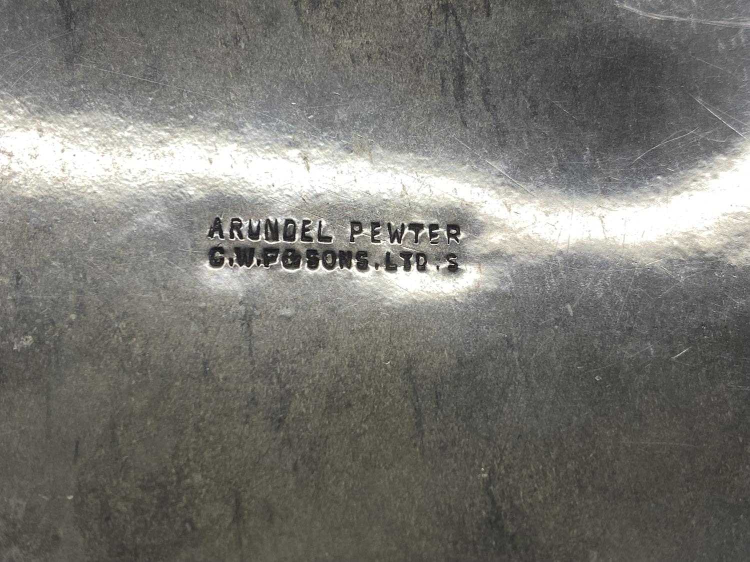 A quality Arundel pewter pedestal bowl by C.W.F & Sons Ltd - Bild 2 aus 2