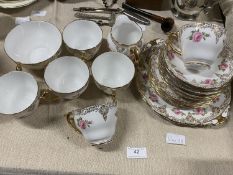 A pretty Roslyn China bone china tea set. 21 pcs. Shipping unavailable