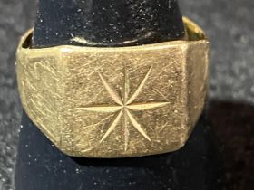 A 9ct gold ring. 4.21 grams