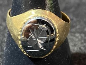 A 9ct gold centurion ring 3.13 grams