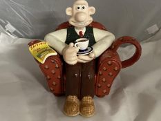 A Paul Cardew designed novelty Wallace & Gromit teapot.