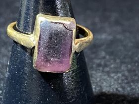 A antique 22ct gold and amethyst ring. Total weight 3.70 grams