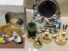 A selection of collectible Wallace & Gromit related figures etc.