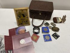 A vintage Ladies vanity case & contents of collectibles