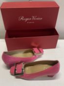 A pair of ladies Roger Vivier ladies shoes size 34 (worn)