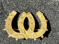 A hallmarked 9ct gold vintage double horseshoe brooch. 2.24 grams
