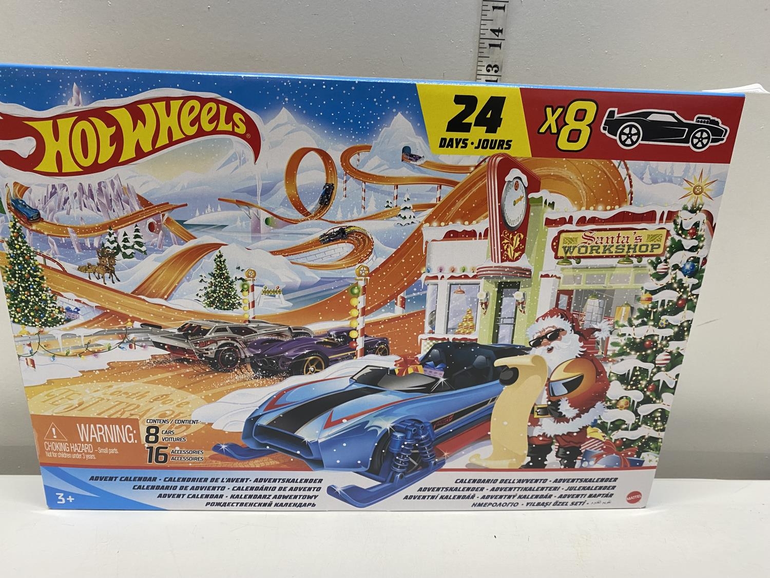 A boxed Hot Wheels advent calendar (8 cars and 16 accessories)