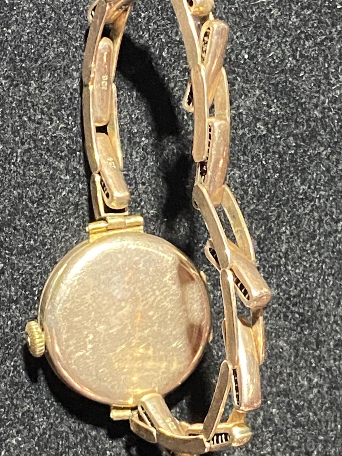 A vintage Ladies hallmarked 9ct gold body and strap cocktail bracelet watch. Working when tested. - Image 4 of 4
