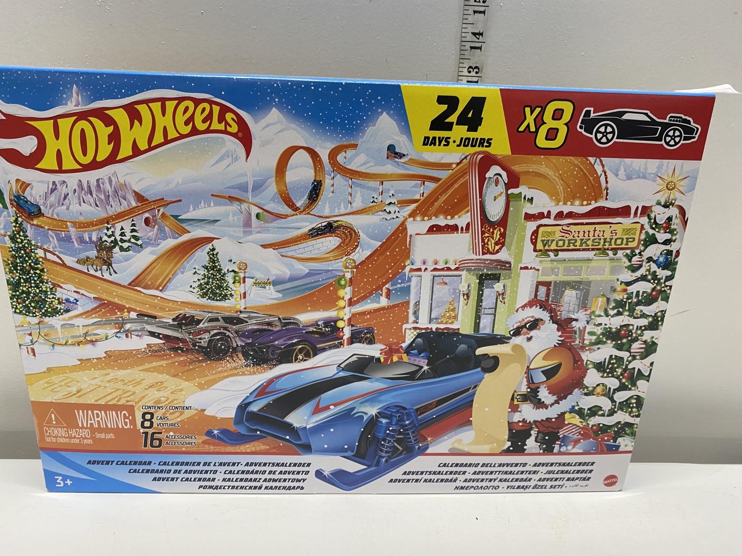 A boxed Hot Wheels advent calendar (8 cars and 16 accessories)