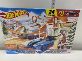 A boxed Hot Wheels advent calendar (8 cars and 16 accessories)