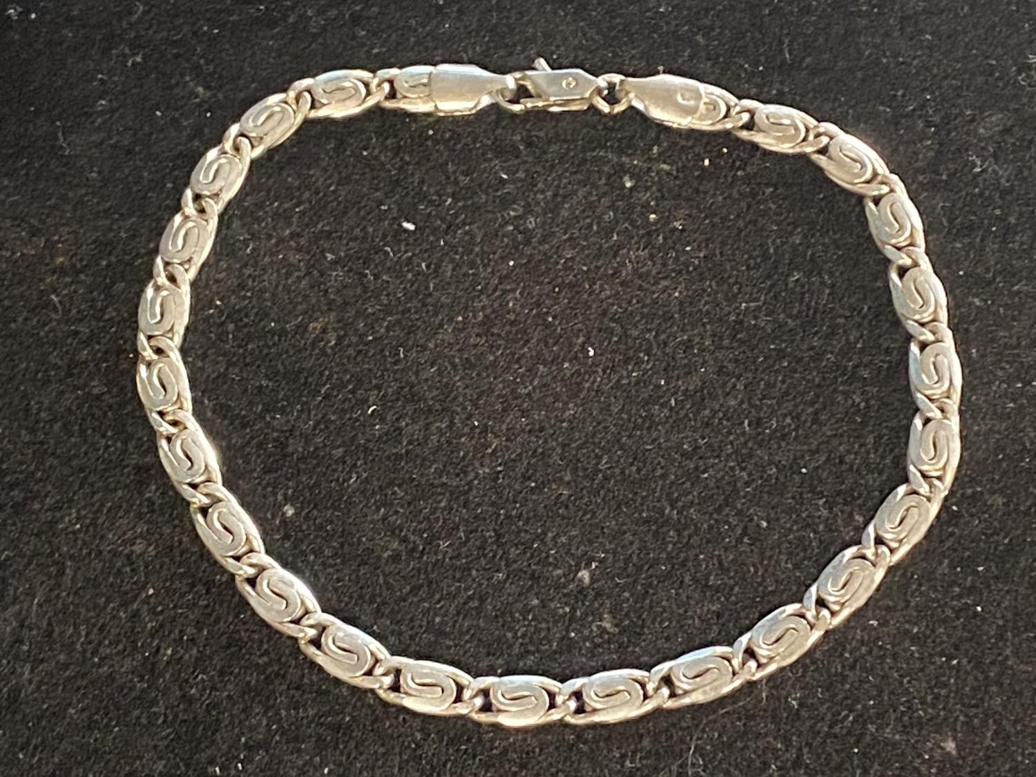 A 925 silver bracelet