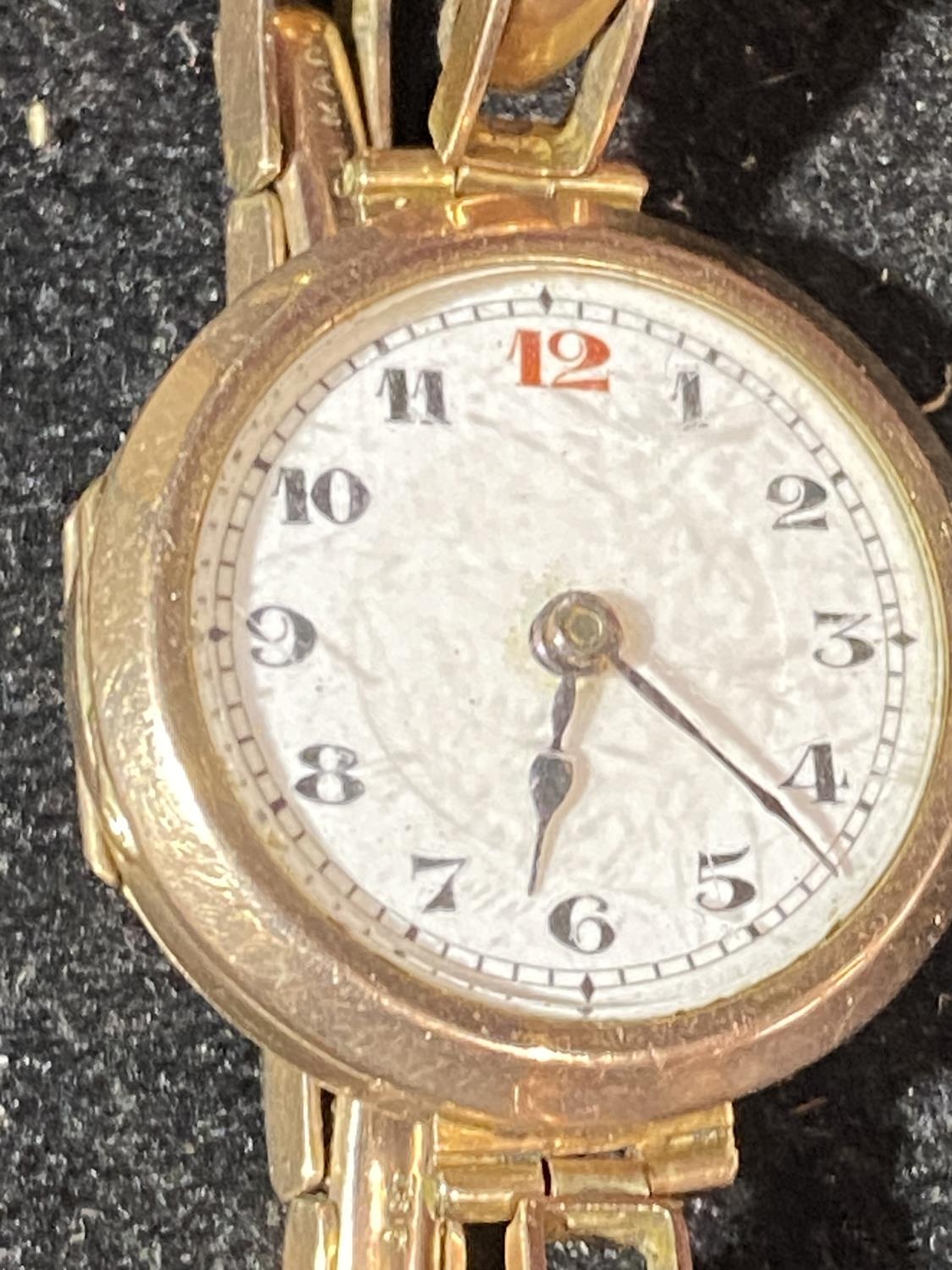 A vintage Ladies hallmarked 9ct gold body and strap cocktail bracelet watch. Working when tested. - Image 2 of 4