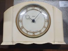 A vintage Smiths bakelite Art Deco period mantle clock (untested)