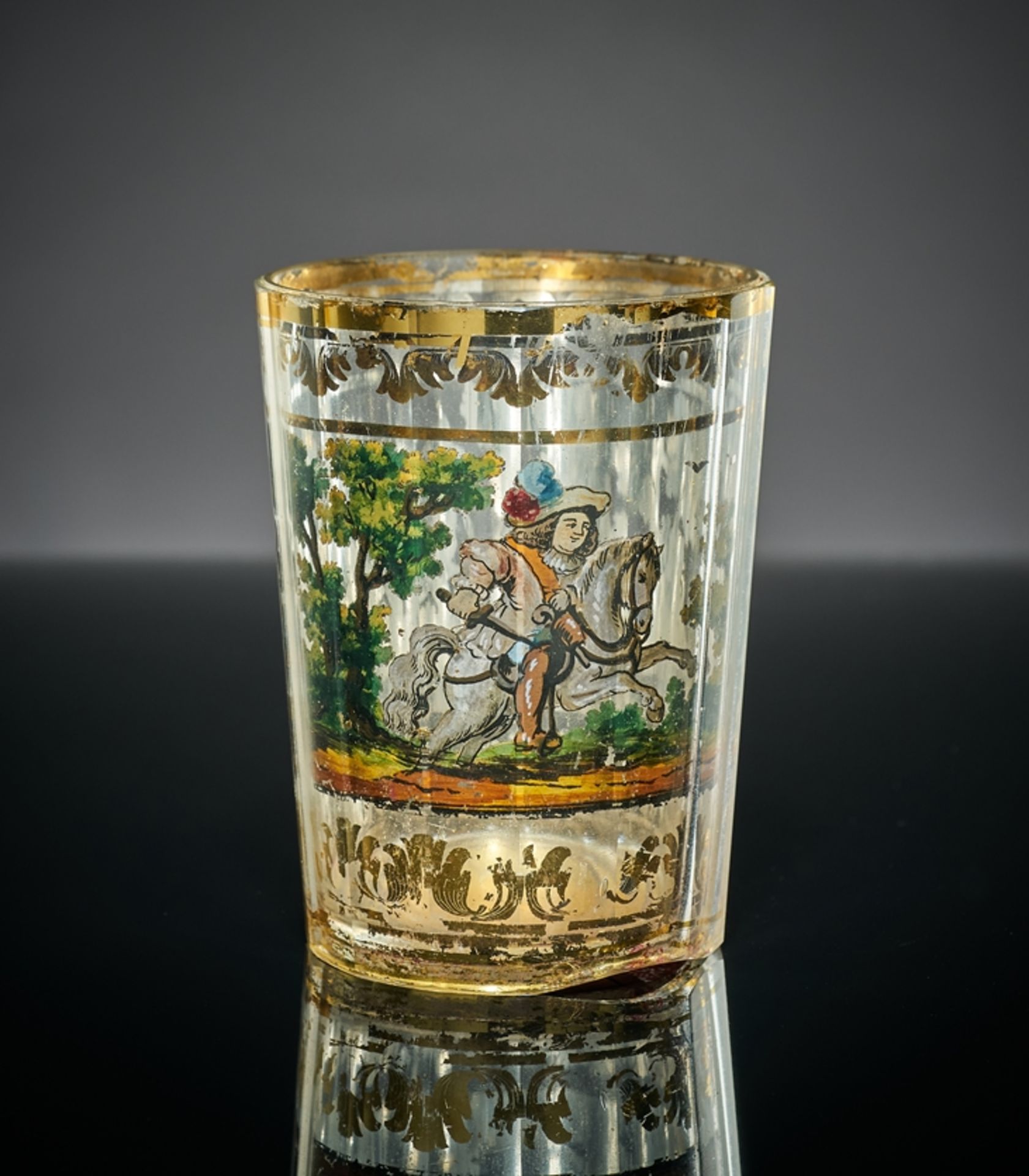 Barockes Zwischengoldglas.  Konischer Becher mit 15-fach geschälter Wandung. Bemalung mit Akanthusr - Bild 2 aus 3