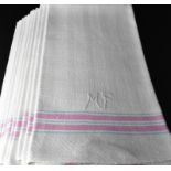 12 Handtücher mit Monogramm MF. Leinendamast mit umlaufenden breiten und schmalen rosafarbenen bzw.