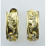 Paar Ohrringe. Pantherreliefs mit Diamanten. 18 ct. GG. Schraubverschluß. 25,5 g