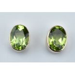 Paar Peridotohrstecker.  Ovale Peridots, facettiert 2,55 ct. 14 ct. RG